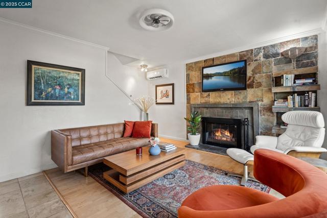 4218 Cobblestone Dr, Concord CA: https://media.crmls.org/mediaz/3fe98b96-cc1b-4c4d-b854-876af779f6be.jpg