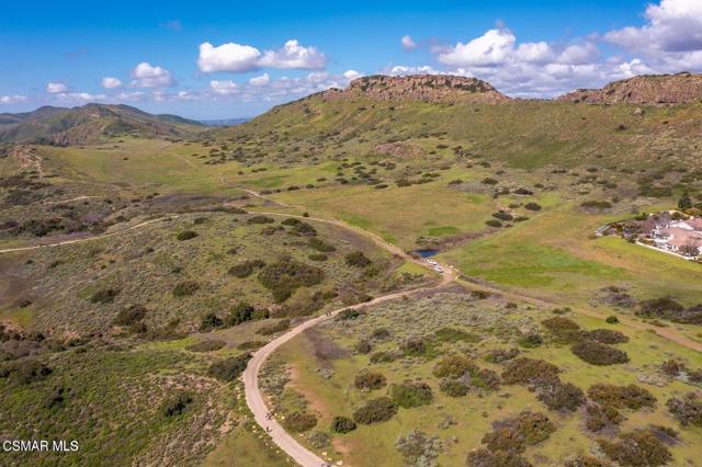 3307 Rainbow Creek Circle, Thousand Oaks CA: https://media.crmls.org/mediaz/3fea05c4-3615-4f89-a2bc-db281f1805e1.jpg