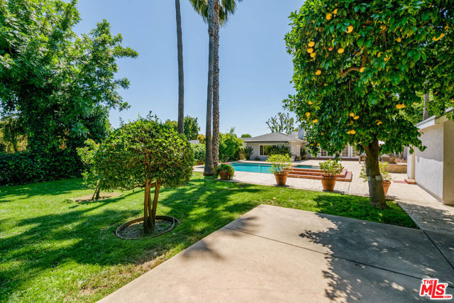 8760 White Oak Avenue, Sherwood Forest CA: https://media.crmls.org/mediaz/3fea4766-2e81-46fd-996d-5bf339b4c11a.jpg