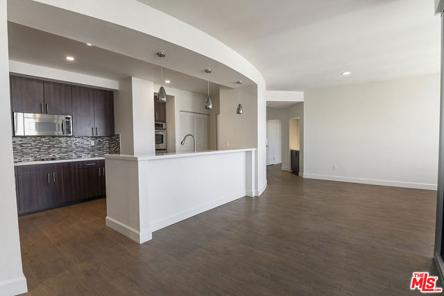 5670 Wilshire Boulevard, Los Angeles CA: https://media.crmls.org/mediaz/3fec6060-a30f-4c6b-9489-64a883289872.jpg