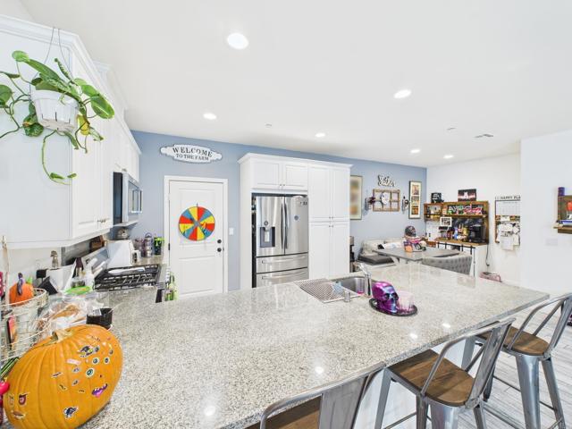 Detail Gallery Image 1 of 38 For 1922 Corte Zafiro #136,  Chula Vista,  CA 91913 - 3 Beds | 2/1 Baths