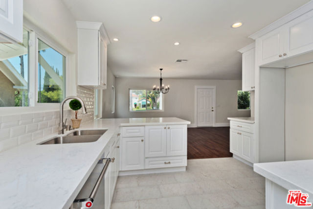 1288 N HILL Avenue, Pasadena CA: https://media.crmls.org/mediaz/3fecfc1d-6b33-40a1-a82b-559fc0bc588c.jpg