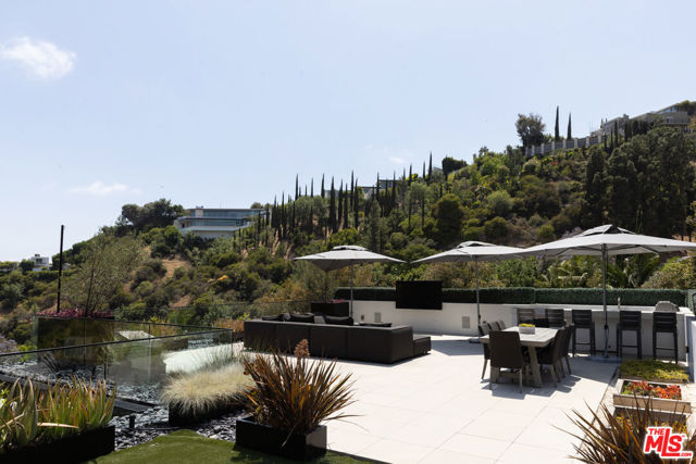 1488 Rising Glen Road, Los Angeles CA: https://media.crmls.org/mediaz/3fed5a5b-09b4-4116-a25f-44db7d1e5ef1.jpg