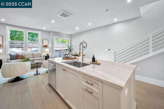 600 Hartz Ave, Danville CA: https://media.crmls.org/mediaz/3fed7adf-784a-4cdf-9466-265339defefa.jpg
