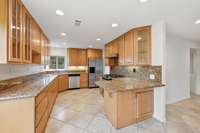 4596 Coronado Drive, Oceanside CA: https://media.crmls.org/mediaz/3feda32b-c4d3-4ba3-865e-e30523ab3359.jpg