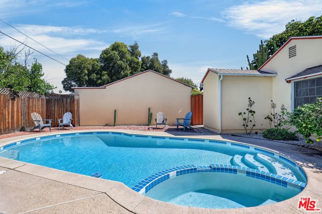 12151 La Maida Street photo 28