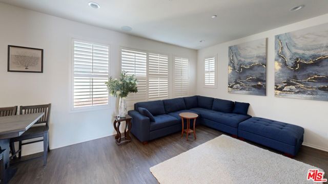 18215 Astro Court, Santa Clarita CA: https://media.crmls.org/mediaz/3fee65a8-8f5d-456f-8a4c-be04ae879aa8.jpg