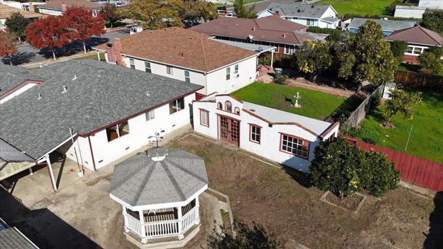 236 S Claremont Avenue, San Jose CA: https://media.crmls.org/mediaz/3feecb8f-971f-4d9a-aa12-8d48f350d901.jpg