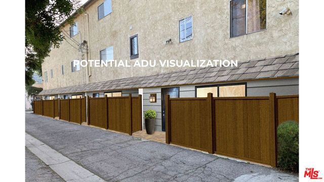 13021 Moorpark Street, Studio City CA: https://media.crmls.org/mediaz/3fefb7fd-5b97-4d0c-be12-3ba1ad931e2a.jpg