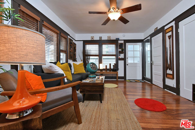 224 Horizon Avenue, Venice CA: https://media.crmls.org/mediaz/3fefc718-9692-47e9-b171-ae2661fd9358.jpg