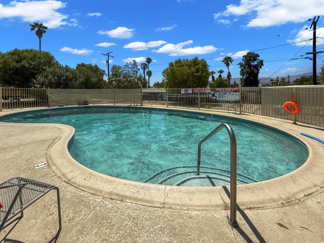 42570 Stephani Circle, Palm Desert CA: https://media.crmls.org/mediaz/3ff02f77-8d0a-4d50-bd35-cc5e6d8465bd.jpg