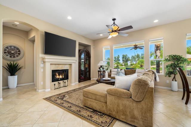 61436 Topaz Drive, La Quinta CA: https://media.crmls.org/mediaz/3ff0a50f-785b-433f-aeb6-fbd008e93651.jpg