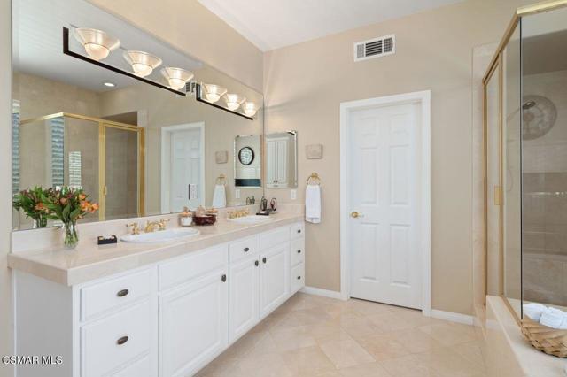 1706 Abbotsbury Street, Westlake Village CA: https://media.crmls.org/mediaz/3ff0ff96-30a4-40e3-afa6-deb8ba5e2f34.jpg