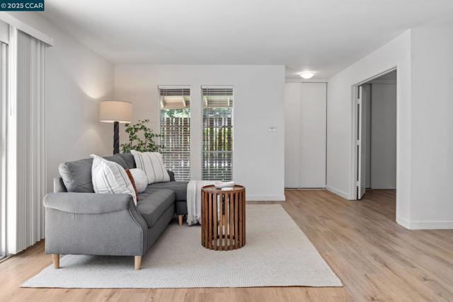 5514 Roundtree Dr, Concord CA: https://media.crmls.org/mediaz/3ff1292c-c7cf-45b9-aa36-ee5ececdae0f.jpg