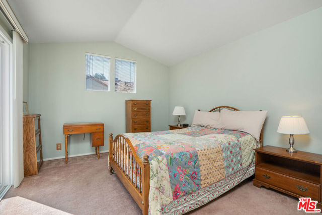 22211 Frontier Place, Chatsworth CA: https://media.crmls.org/mediaz/3ff12c26-168e-417a-83ab-433656dce72a.jpg