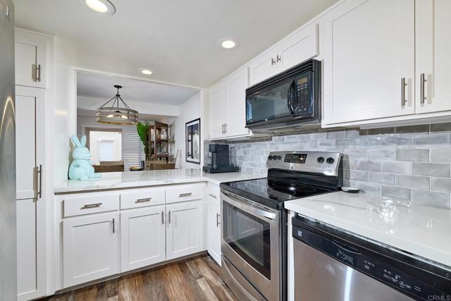 Detail Gallery Image 8 of 27 For 6917 Pear Tree Dr, Carlsbad,  CA 92011 - 2 Beds | 2/1 Baths