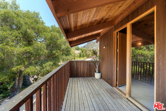 421 Westlake Boulevard, Malibu CA: https://media.crmls.org/mediaz/3ff15c78-dcb8-440c-a509-e5dd4c664fc9.jpg