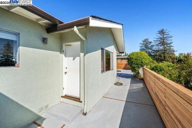 4120 Rhoda Ave, Oakland CA: https://media.crmls.org/mediaz/3ff1c7c2-b344-4562-be23-9b1940a22e22.jpg