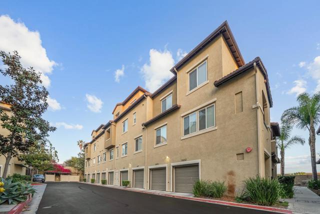 5439 Soho View Ter, San Diego CA: https://media.crmls.org/mediaz/3ff25344-effe-44f1-b81a-89852427d1a6.jpg