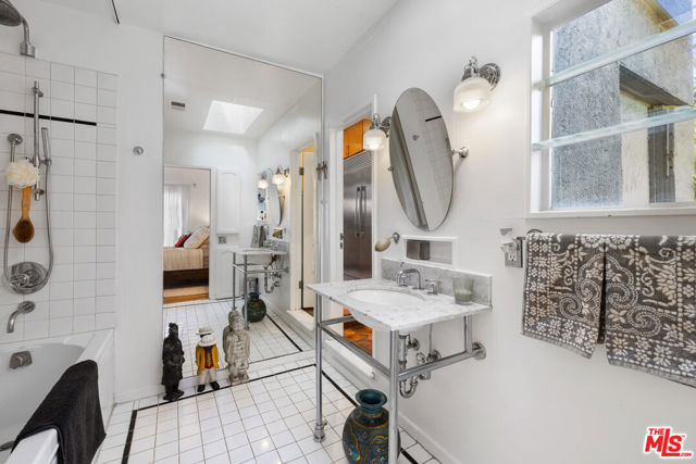 400 W Avenue 42 Avenue, Los Angeles CA: https://media.crmls.org/mediaz/3ff31e56-9296-40b7-a5dc-ffb018a8d971.jpg