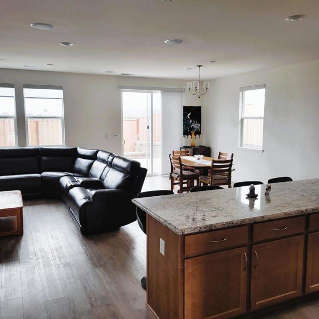 2080 Fuchsia Drive, Hollister CA: https://media.crmls.org/mediaz/3ff38997-dea2-4d80-9d16-127deea95635.jpg