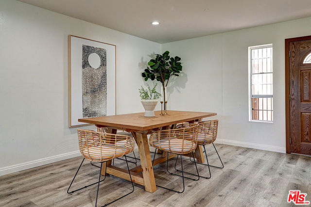2452 Chelsea Place, Santa Monica CA: https://media.crmls.org/mediaz/3ff3bacc-5bb2-4c2d-9536-e571263e221f.jpg
