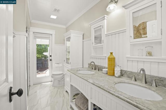 24 Ray Ct, Alamo CA: https://media.crmls.org/mediaz/3ff3ca26-9cdb-4d7b-bf8a-960462cc291d.jpg