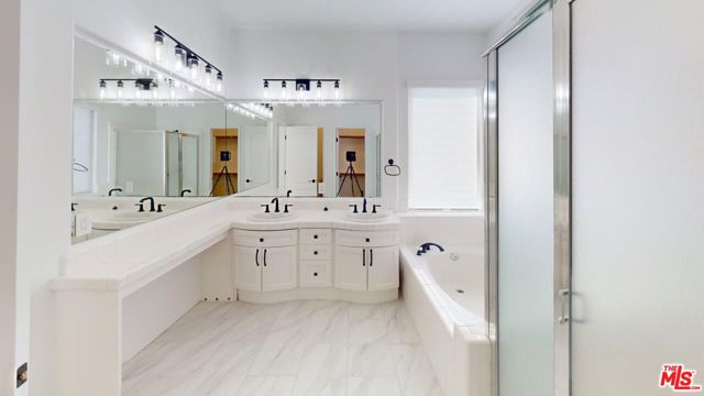 1912 Veranda Court, Modesto CA: https://media.crmls.org/mediaz/3ff42054-bd45-46d3-b259-d46112983587.jpg