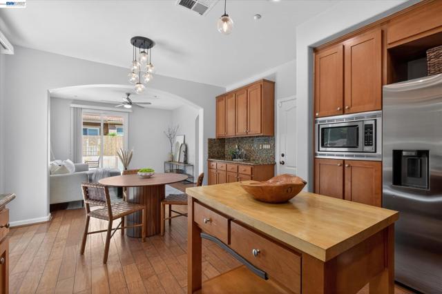 5880 Hillbrook Pl, Dublin CA: https://media.crmls.org/mediaz/3ff44635-a84b-42e1-9688-cdcb0b96ce67.jpg