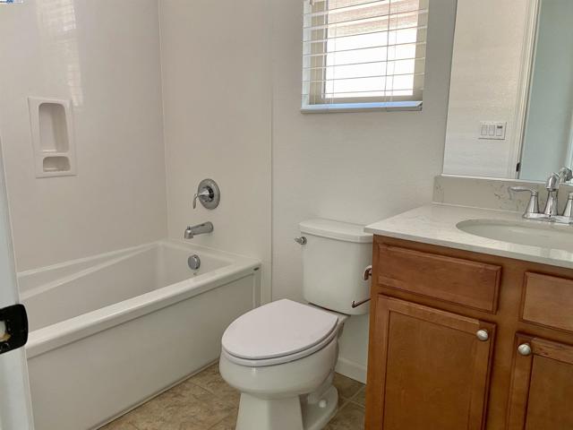 2932 Patcham Cmn, Livermore CA: https://media.crmls.org/mediaz/3ff44cab-aa35-4455-bdf5-bf077bed752b.jpg