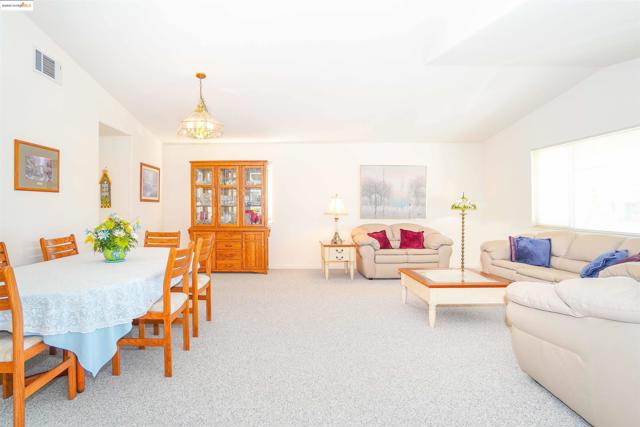 5402 Navajo Ct, Antioch CA: https://media.crmls.org/mediaz/3ff49abe-7778-4a01-b526-5805e3c7610e.jpg