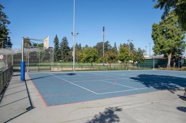 1411 Sanchez Avenue, Burlingame CA: https://media.crmls.org/mediaz/3ff522d1-abe2-4847-a9fb-ec94f28ab3ce.jpg