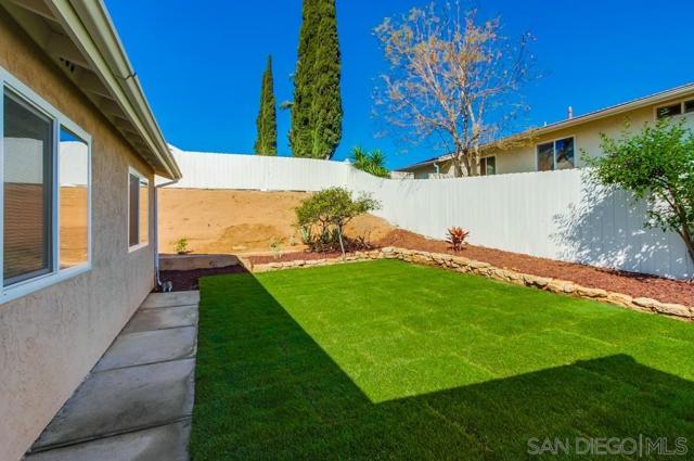 950 Funquest Dr, Fallbrook CA: https://media.crmls.org/mediaz/3ff5ae97-7396-479a-8ceb-d55c867d0e91.jpg