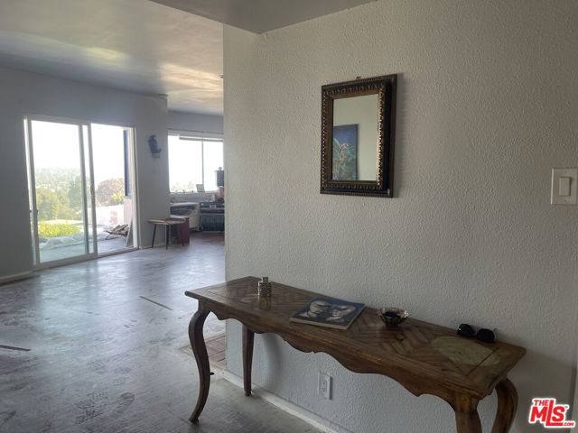 3921 Don Diablo Drive, Los Angeles CA: https://media.crmls.org/mediaz/3ff6b362-9b1c-4230-982c-319e07248d2a.jpg