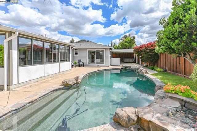 1047 Innsbruck St, Livermore CA: https://media.crmls.org/mediaz/3ff6b739-e4db-4e70-9739-d272aedb5a25.jpg