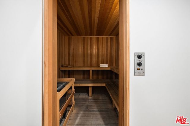 8027 Floral Avenue, Los Angeles CA: https://media.crmls.org/mediaz/3ff7cd8f-cfed-4f40-88dc-e08a15aedf8d.jpg