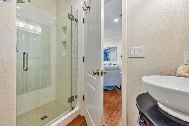 4069 Pergola CT, Castro Valley CA: https://media.crmls.org/mediaz/3ff80825-fd2c-4e81-837d-400525634d70.jpg