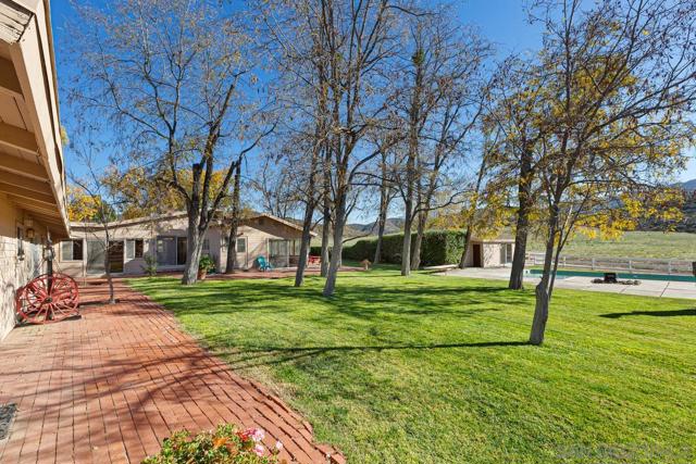 43023 Highway 79, Aguanga CA: https://media.crmls.org/mediaz/3ff8157e-93ce-4228-aafa-bd7b2731f7a8.jpg