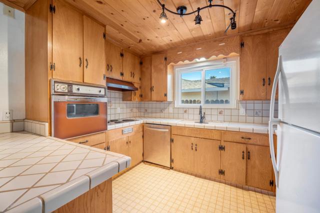 921 Suiter Street, Hollister CA: https://media.crmls.org/mediaz/3ff82f86-ccf2-4b2d-a45c-7feac33ed450.jpg