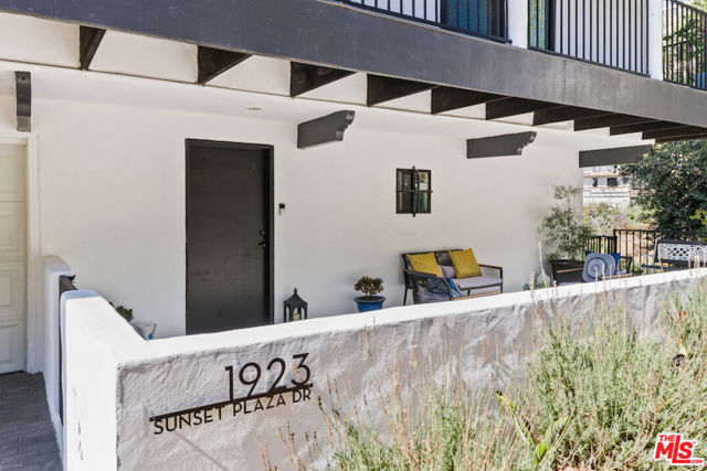 1923 Sunset Plaza Drive, Los Angeles CA: https://media.crmls.org/mediaz/3ff8fff3-fc69-4b77-b0a4-5a9632e7120d.jpg