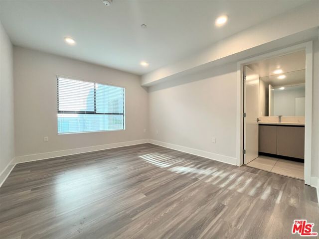 5030 Rosewood Avenue, Los Angeles CA: https://media.crmls.org/mediaz/3ffa018d-96a3-431e-9108-ad95899b1334.jpg