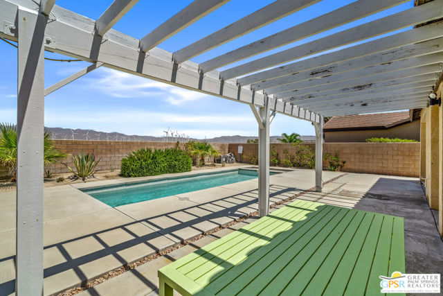 1238 Vista Sol, Palm Springs CA: https://media.crmls.org/mediaz/3ffa58a1-4413-4fe8-9318-5be85f2c3081.jpg