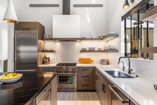 44841 Desert Horizons Drive, Indian Wells CA: https://media.crmls.org/mediaz/3ffa8bbd-c575-4863-a563-eea7356c7856.jpg