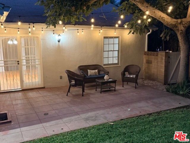 2515 Canyon Drive, Los Angeles CA: https://media.crmls.org/mediaz/3ffab243-6be2-4fbc-a9f8-81f800aedf0b.jpg