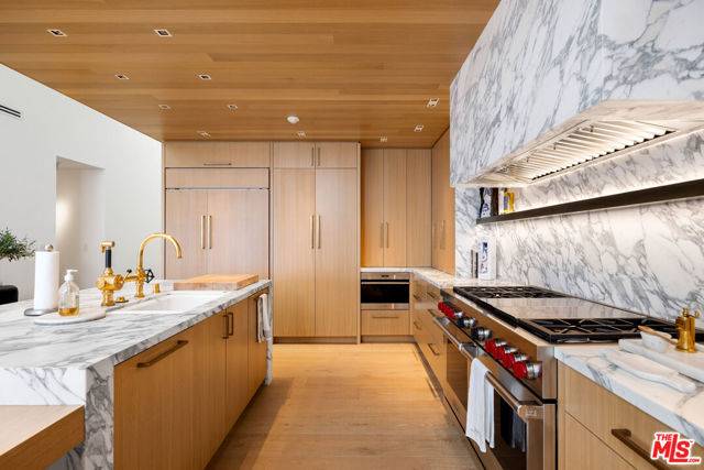 24818 Malibu Road, Malibu CA: https://media.crmls.org/mediaz/3ffacec0-375c-4c1b-b824-4bcb4a9552ee.jpg