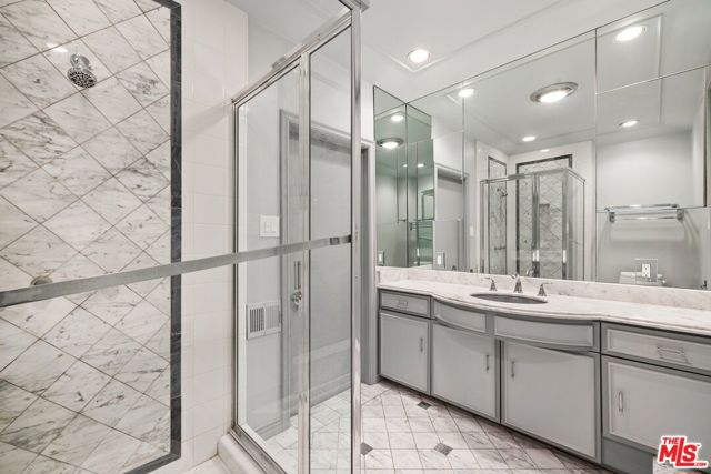 1029 Chevy Chase Drive, Beverly Hills CA: https://media.crmls.org/mediaz/3ffc38f7-ec6b-400f-bfc8-44944389f2fe.jpg