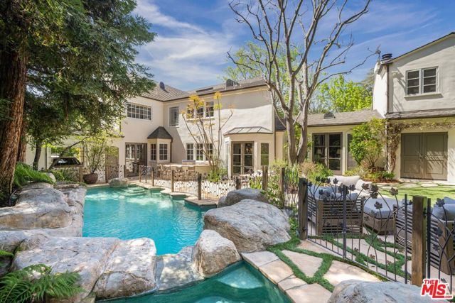 11982 Brentridge Lane, Los Angeles CA: https://media.crmls.org/mediaz/3ffcfae1-b3f9-4348-99f9-dba8844d84c3.jpg