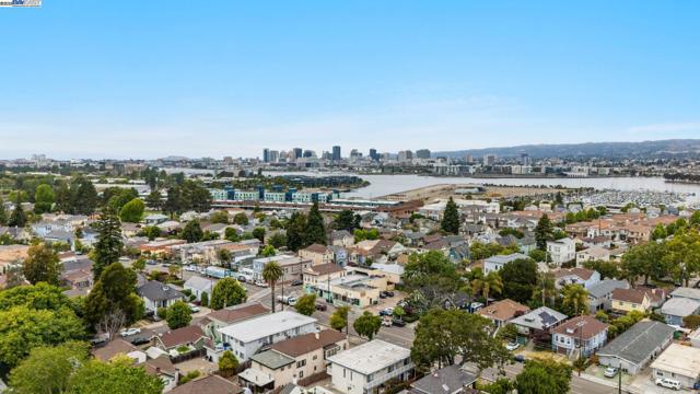 1556 Lincoln Ave, Alameda CA: https://media.crmls.org/mediaz/3ffd0974-65fb-4ba0-99e0-505c47da1c0f.jpg