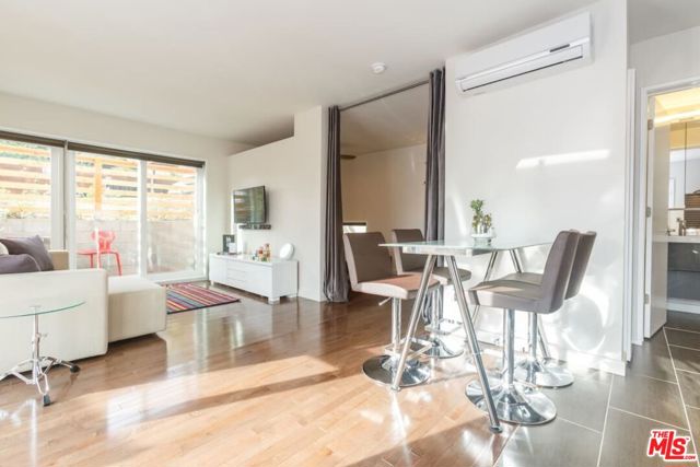 1344 Maltman Avenue, Los Angeles CA: https://media.crmls.org/mediaz/3ffd3dc4-5080-44b6-bf61-8d6b0b2d824d.jpg