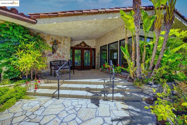 4146 Canyon Rd, Lafayette CA: https://media.crmls.org/mediaz/3ffd80a0-5b6c-450e-86d4-4a0d71e82bd3.jpg